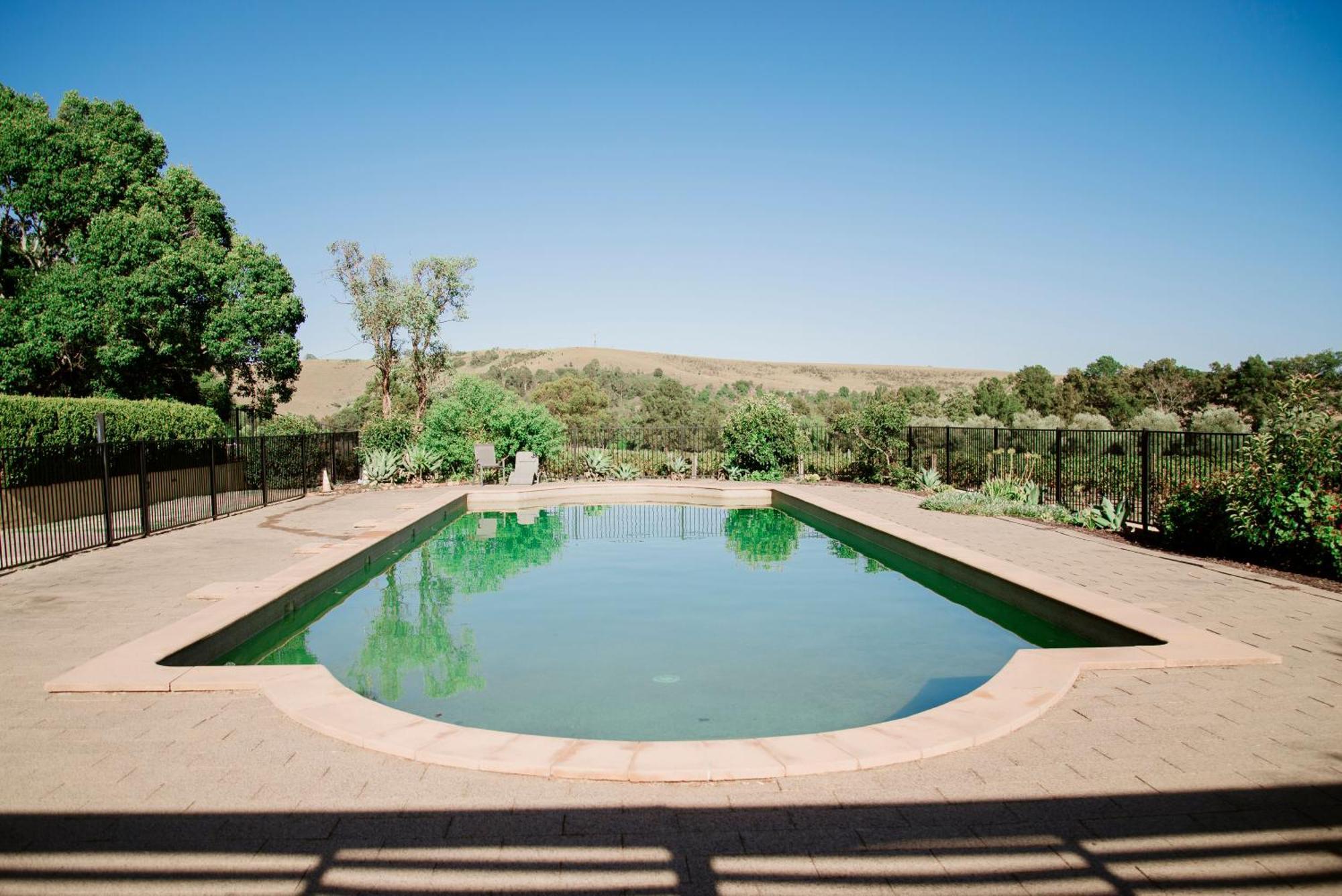 Tranquil Vale Vineyard Hotel Luskintyre Екстериор снимка