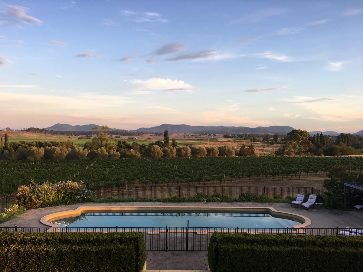 Tranquil Vale Vineyard Hotel Luskintyre Екстериор снимка