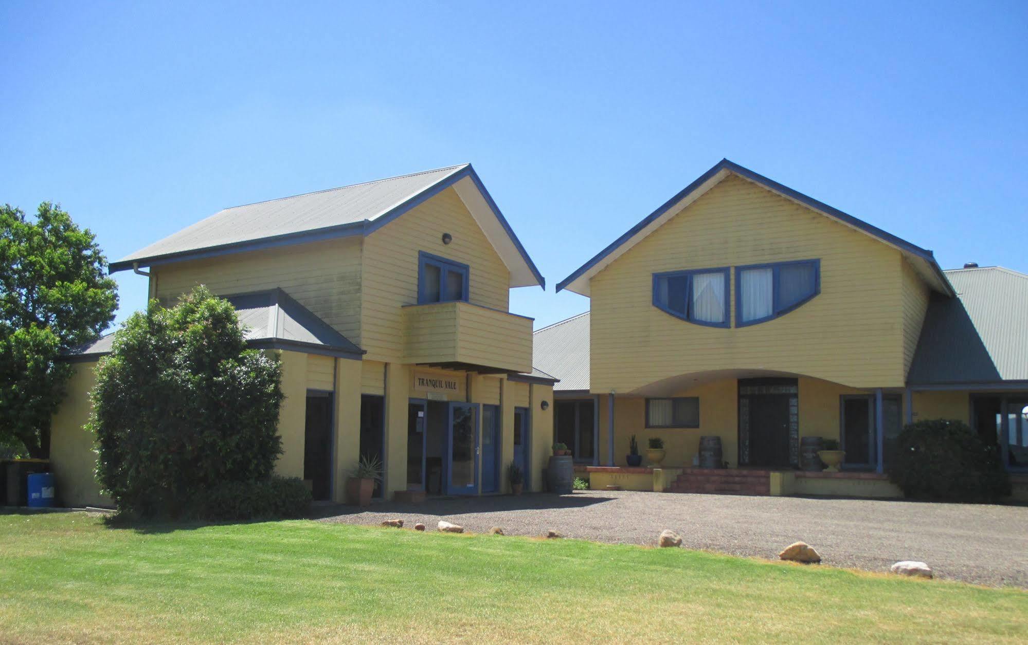 Tranquil Vale Vineyard Hotel Luskintyre Екстериор снимка